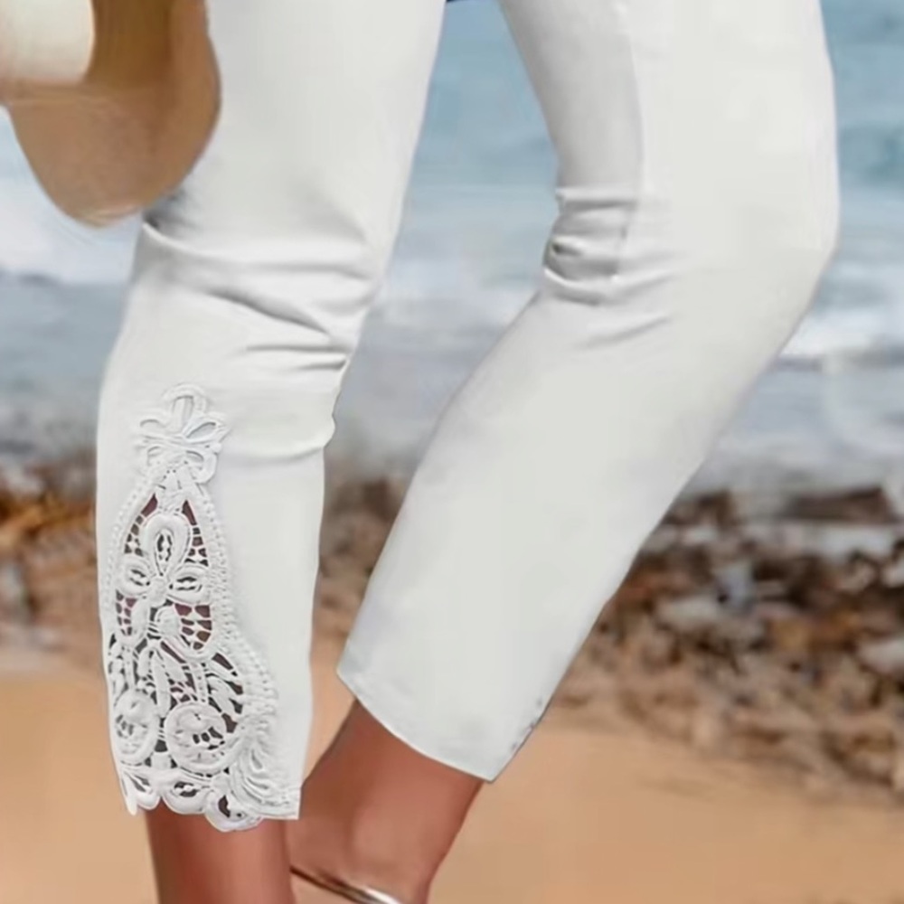 New XL Lace Contrast Capri pants